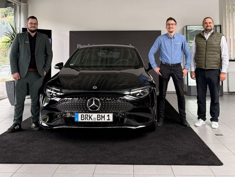 Offizielle Übergabe des neuen E-Fahrzeugs