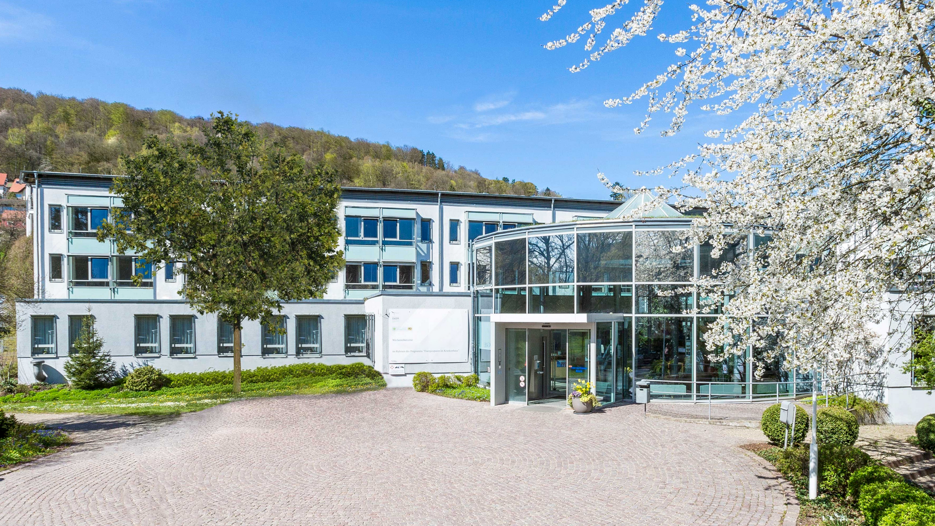 Eingangsbereich Hescuro Klinik