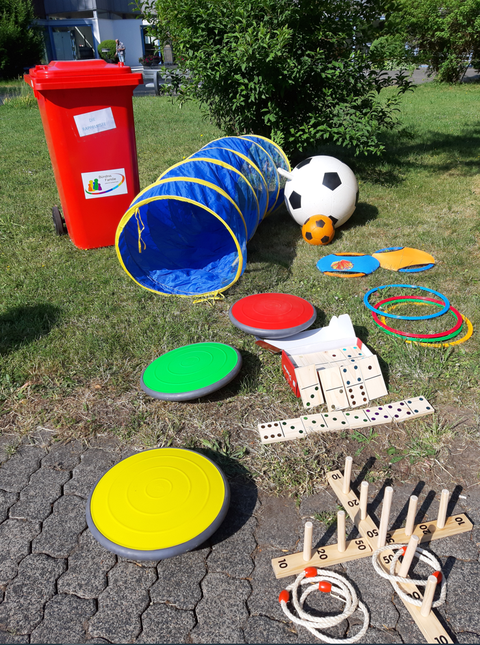 Rappelkiste mit verschiedenen Spielen